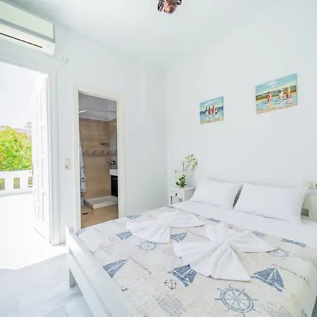 Apartment Agia Anna Living