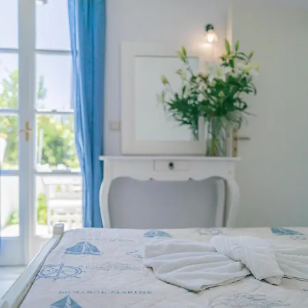 Apartment Agia Anna Living *