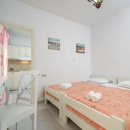 아파트 Agia Anna Living